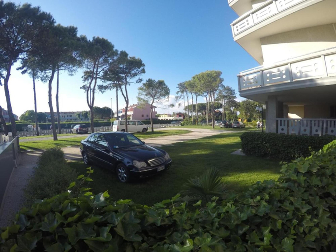 Exterior 2, Modern Flat With Balcony in Caorle Residence, Venezia