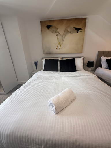 Room 2, Bel Palace, London