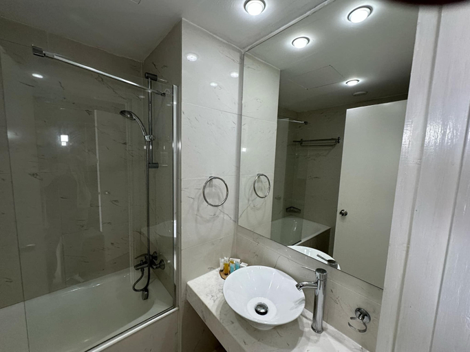 Bathroom 4, Napa Jay Hotel