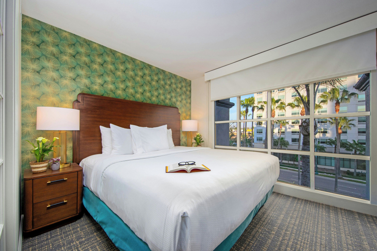 Bedroom 4, Peacock Suites, Orange