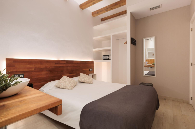 Bedroom 1, Radas, Barcelona
