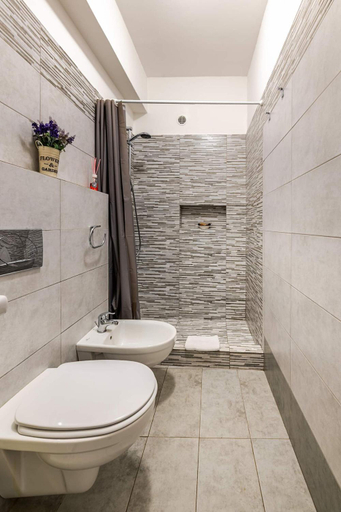 Bathroom 3, Sbiriddu's House, Messina