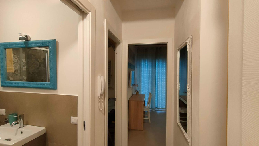 Bathroom 2, Casa Gloria, Trapani