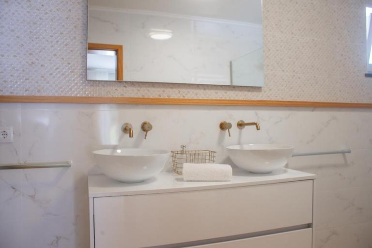 Bathroom 3, Chale d'Angra Guest House, Angra do Heroísmo