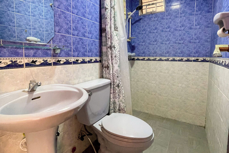 Bathroom 2, The Primrose Guesthouse Cavite, General Trias