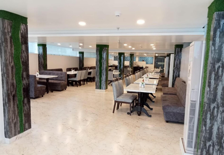 Restaurant 2, Hotel nr. Marine Drive Puri Bay Suites, Puri