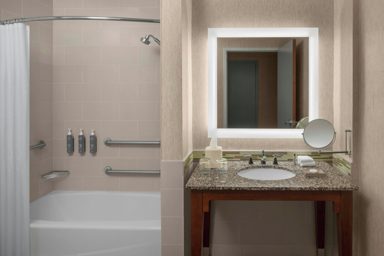 Bathroom 5, The Westin Minneapolis, Hennepin