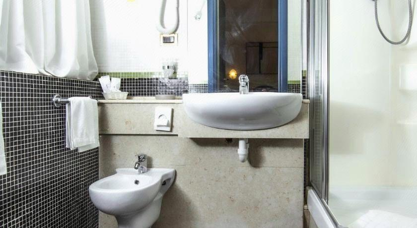 Bathroom 4, Hotel della Baia, La Spezia