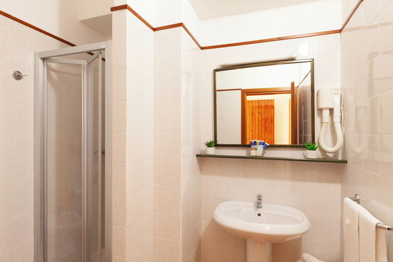 Bathroom 4, iH Hotels Villasimius Le Zagare Resort, Cagliari