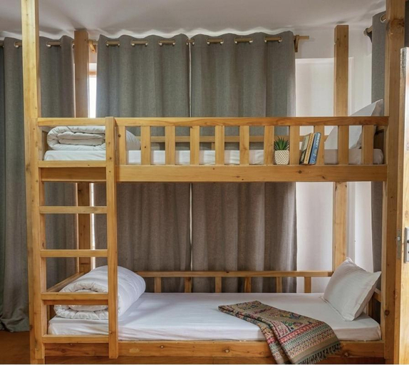 Bedroom 2, Plumage, Kullu