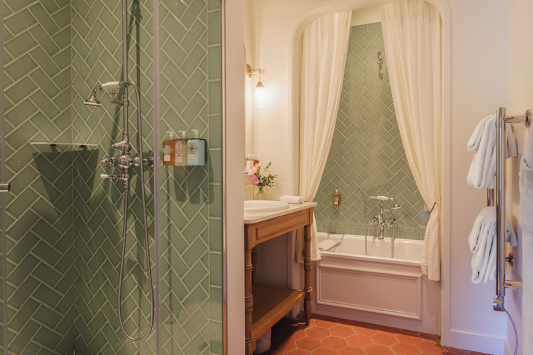 Bathroom 5, Château de Fonscolombe - Relais & Châteaux, Bouches-du-Rhône