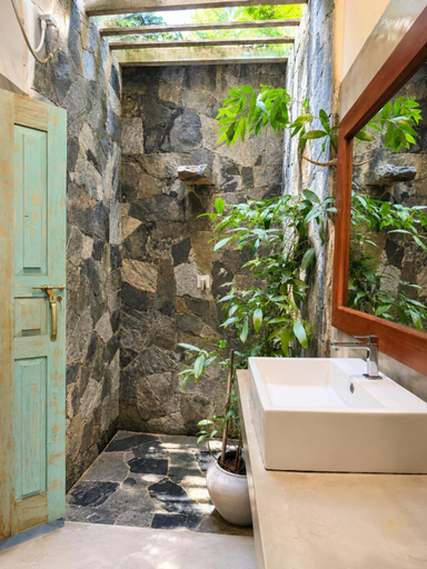 Bathroom, Ronaya Surf Waves, Dickwella