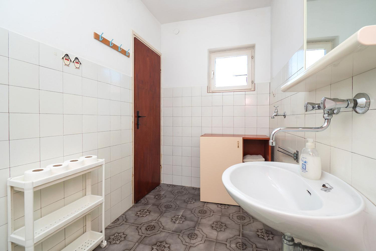 Bathroom 3, Apartments and Room Sanja, Vodice