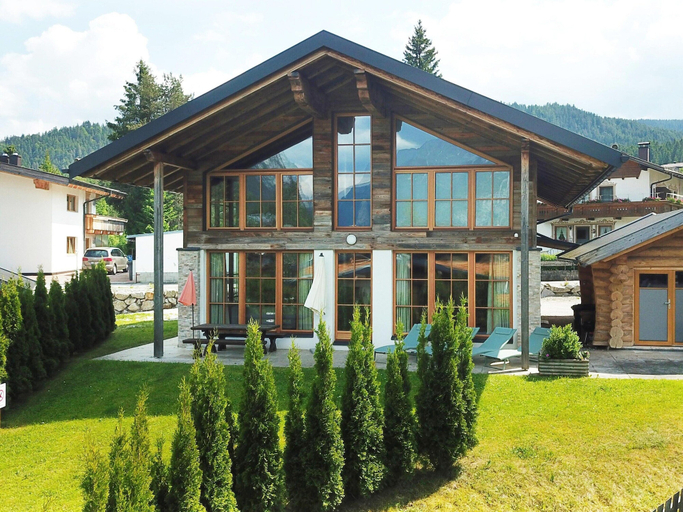 Exterior 5, Luxury Chalet With Sauna in a Willow Roof, Innsbruck Land