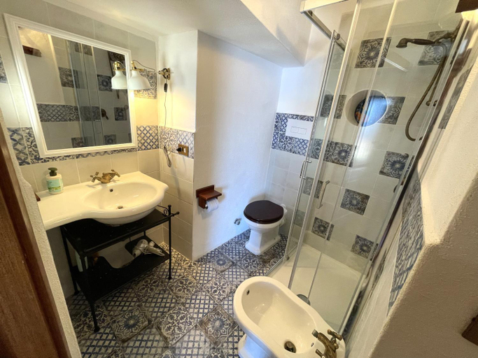 Bathroom 3, Il Balcone sul molo di Malfa, Messina