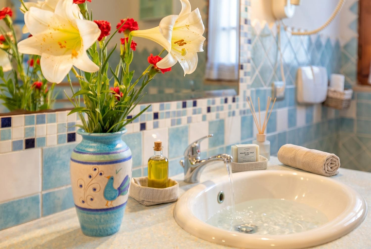 Bathroom 4, Alghero Villa Josephine con piscina e Parco per 8 ospiti, Sassari
