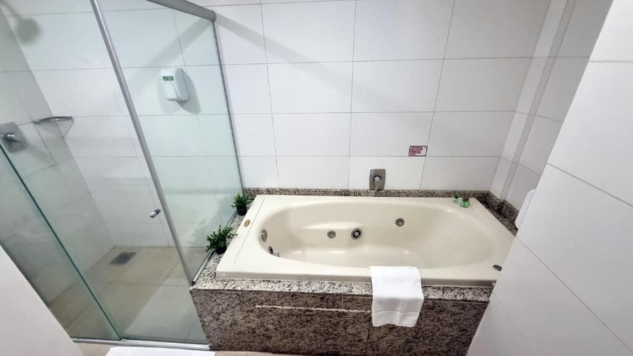 Bathroom 4, Cedro Hotel, Londrina