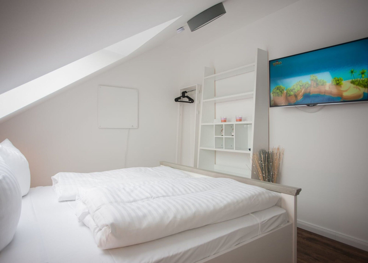 Room 5, Ferienwohnung mit Balkon und Hund in Niedersfeld, Hochsauerlandkreis