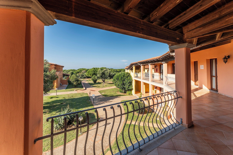 Property grounds 5, Functional Studio With Shared Pool, Olbia-Tempio