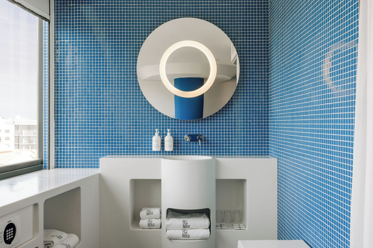Bathroom 5, EVOLUTION Lisboa Hotel, Lisbon