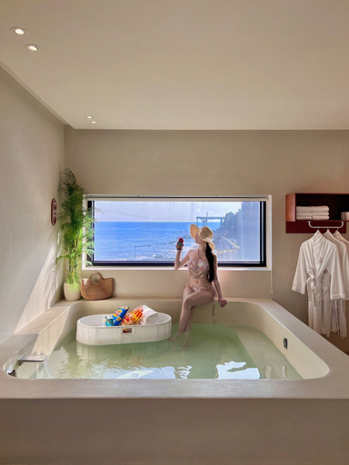 Room 4, Haeundae Pool Villa Songjeong Mansion, Haeundae