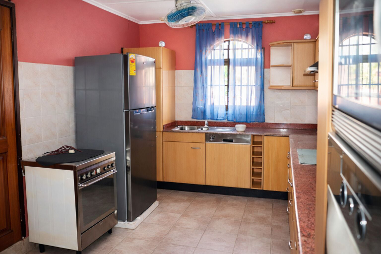 Private kitchen, Rico Tour and Airbnb, Akwapim South