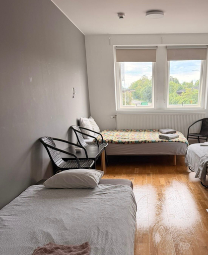 Room 5, Cozy Studio With 3 Beds in Sollentuna, Stockholm, Sollentuna