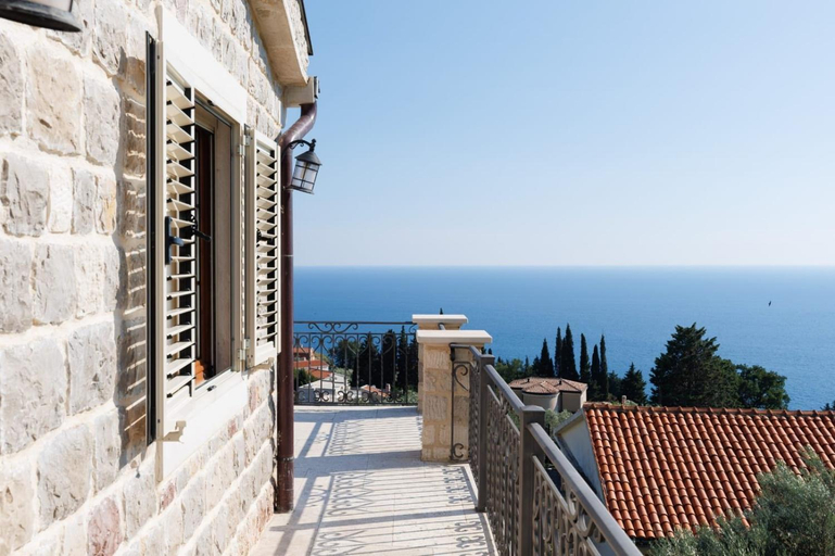 Others 5, Villa Olive Grove