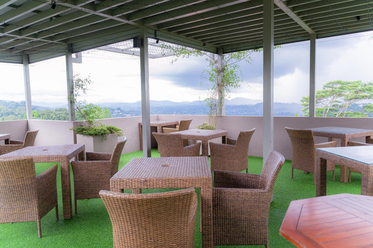 Food & Drinks 4, Luxury Apartments by SKYLOFT, K.F.G. & G. Korale