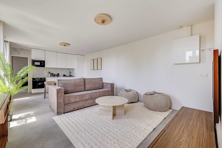 Living area 2, Spacious Appartement 1br/4p - Aubervilliers, Seine-Saint-Denis