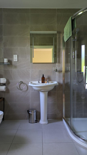 Bathroom, Applecroft House