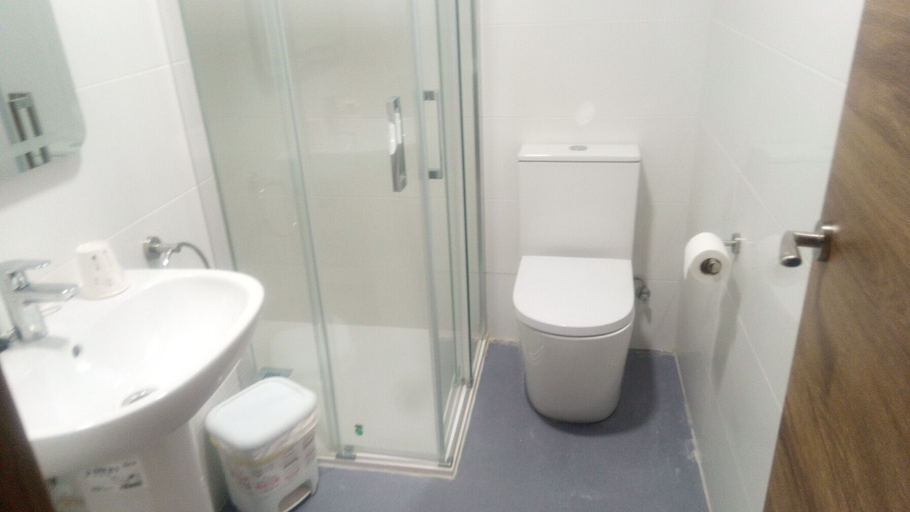 Bathroom, hostal frias de albarracin, Teruel