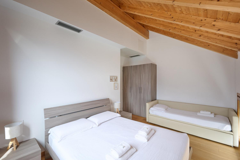 Bedroom 3, Paradiso del lago, Lecco