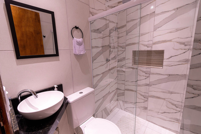 Bathroom, Estudio Mar'Bella 2 min Praia Caminho de Moisés com Garagem e ArCond, Maragogi