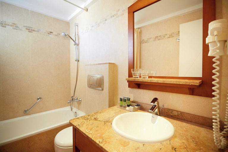 Bathroom, Insotel Club Tarida Playa, Baleares