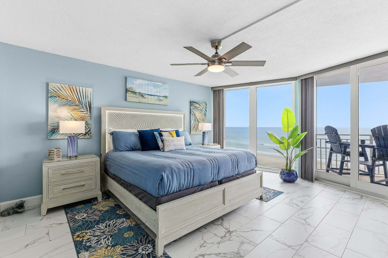 Room 3, Daytona White Surf, Volusia