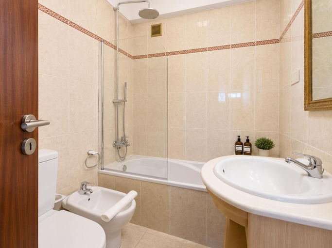 Bathroom 3, Casa do Criativo ® Bed&Breakfast, Almada