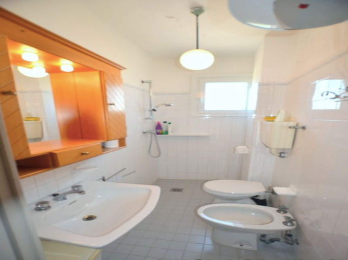 Bathroom, Seaside Bliss Apartment With sea View, Udine