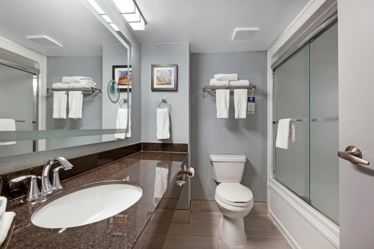 Bathroom 4, Best Western Belleville, Hastings