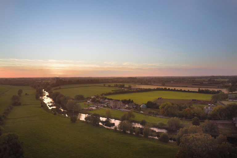 Aerial view, Luxurious House Sleeps 8 - Free Parking & Garden