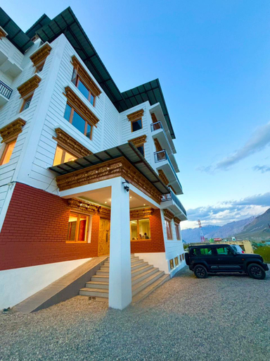 Entrance 5, The Zurfi's Hotel, Kargil