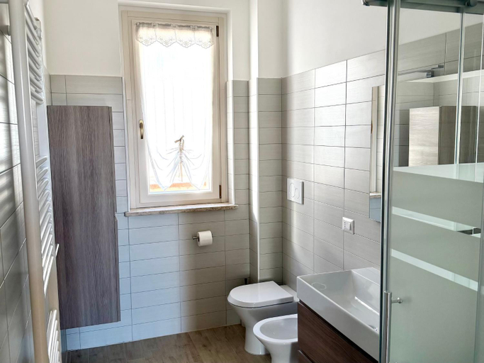 Bathroom 3, Sul Calar del Sole al Conero, Macerata