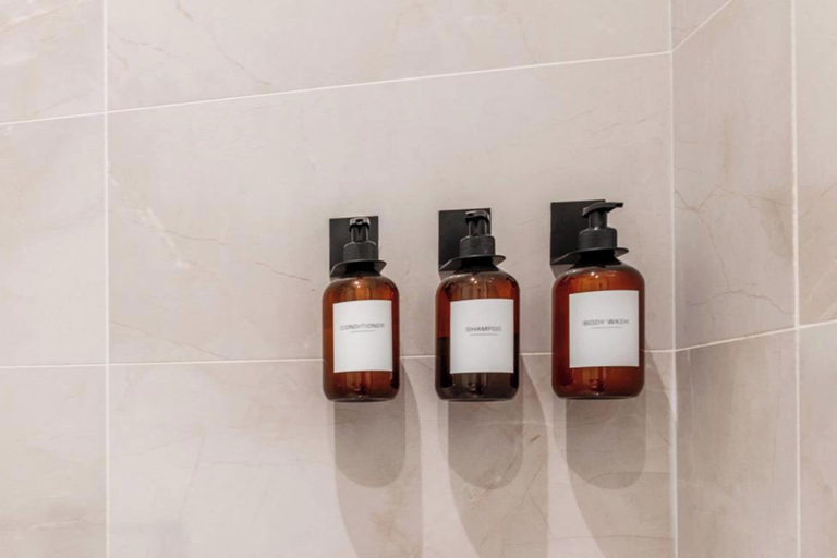 Bathroom amenities, Studio - Sleeps 2 - Paid Parking - Central - Wifi, Kent