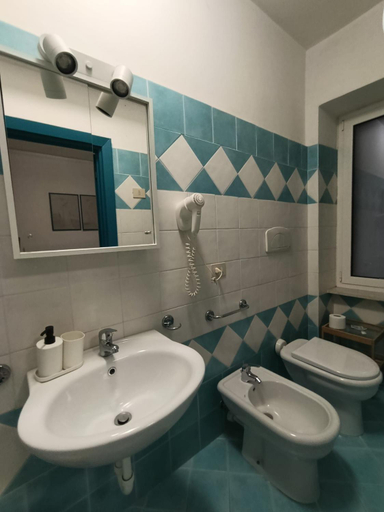 Bathroom 3, Villa Rosa Rooms, Napoli