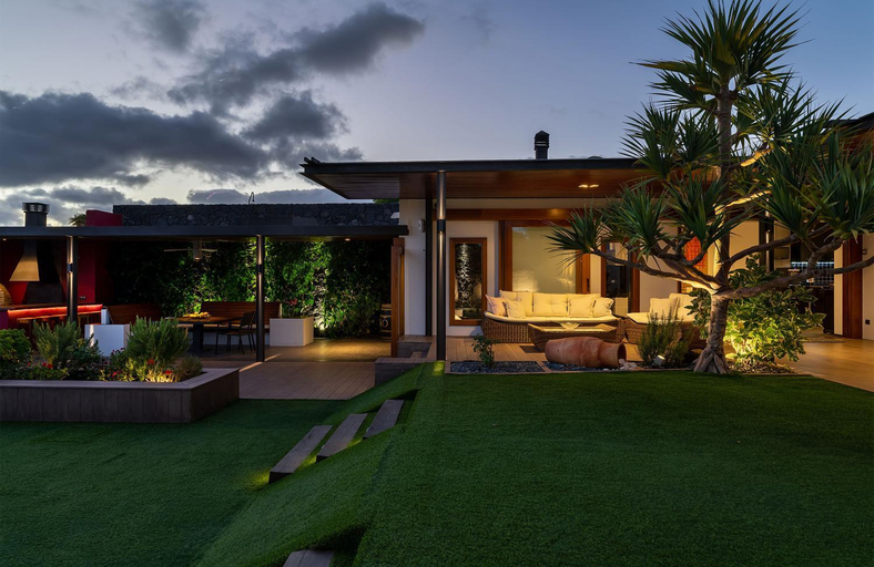 Exterior & Views