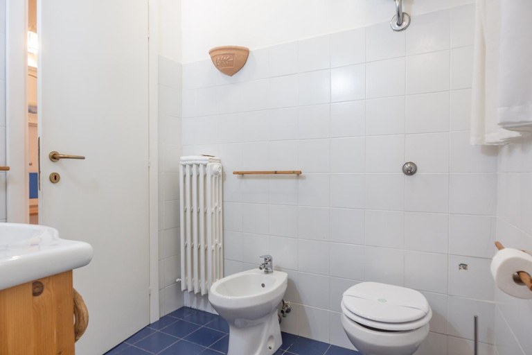 Bathroom 2, La collina sui trabocchi, Chieti