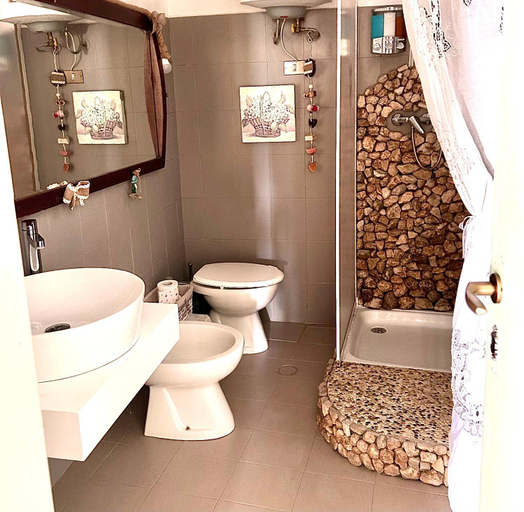 Bathroom 2, B&B LE GRETTE, L'Aquila