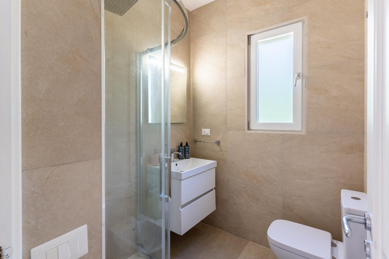 Bathroom 2, Villa Bouganville con piscina by Wonderful Italy, Syracuse