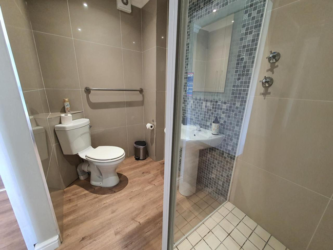 Bathroom 4, Riverview Guesthouse East London, Buffalo City
