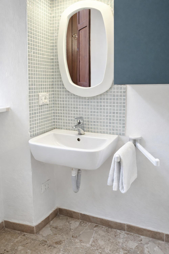 Bathroom 4, HostelCiompi, Siena